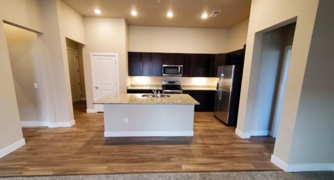 Large 2 Bedroom Condo with Patio! - Large 2 Bedroom Condo with Patio!