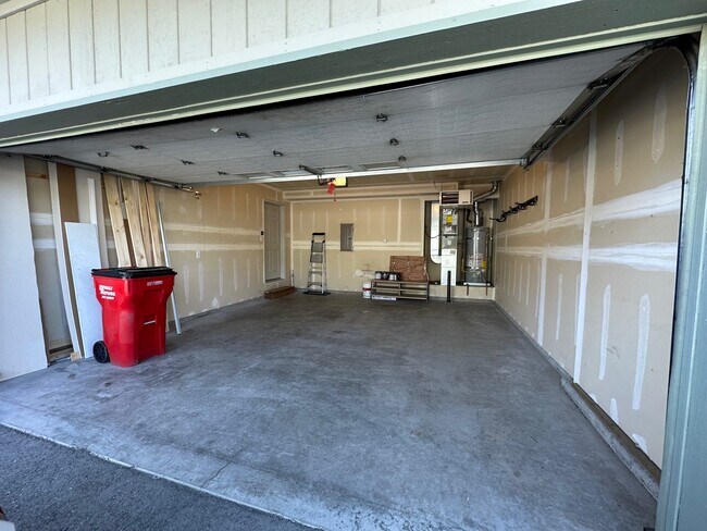 Building Photo - 401 S Wasilla St