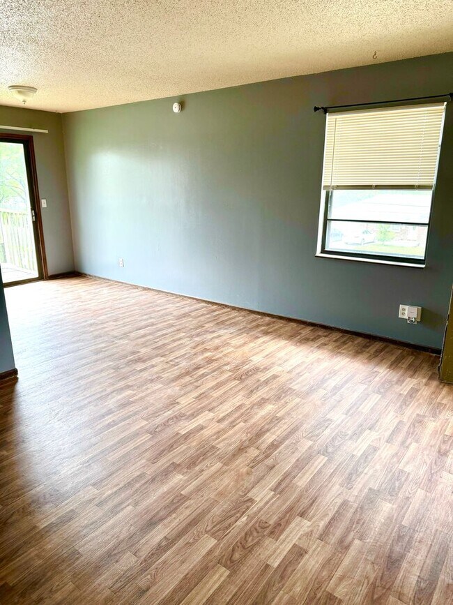 Foto del edificio - 8626 Lane Ave
