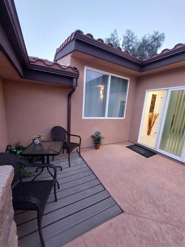 Building Photo - 709 Vale View Dr