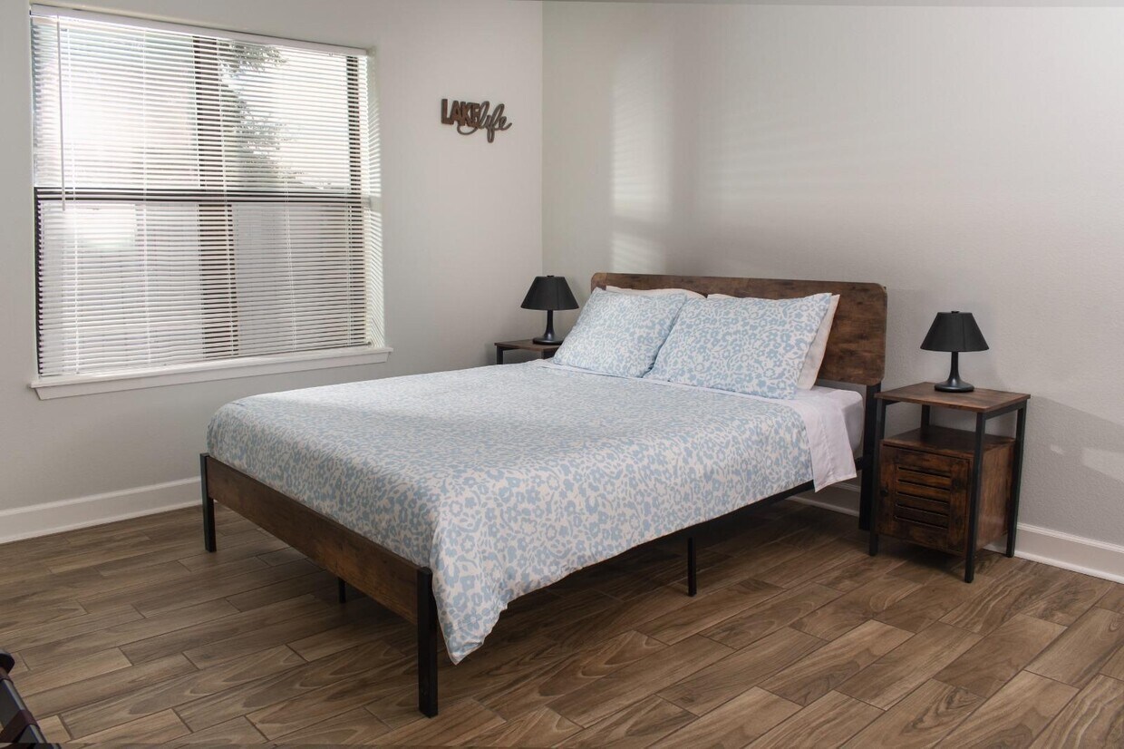 Foto del edificio - 13321 Lake Breeze Ln