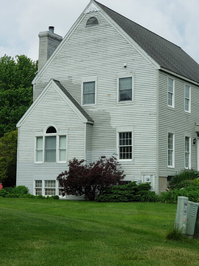 Foto del edificio - 6349 Woodhall Ct