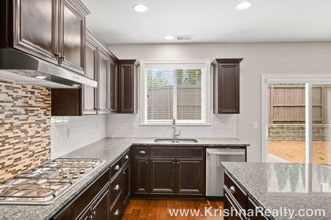 Foto del edificio - Beautiful North Bethany 5 BD +Bonus Room! ...