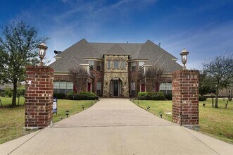 Building Photo - 7304 Meadow Glen Dr