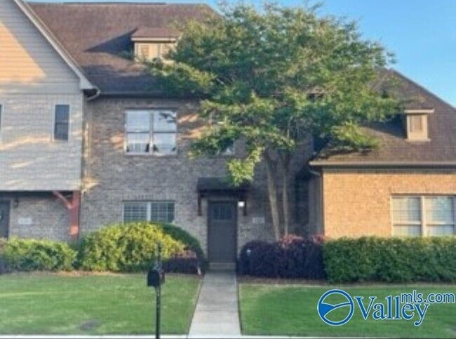 Building Photo - 121 Windsor Hill Rd SW