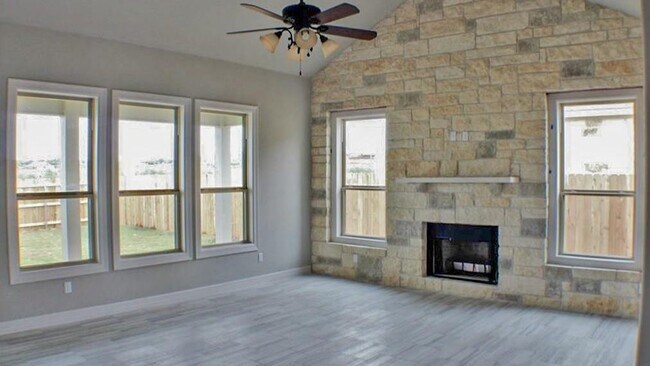 Foto del edificio - 336 Jake Dr