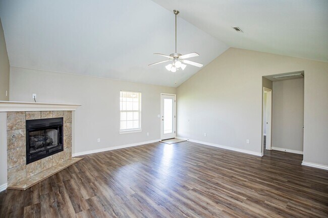 Foto del edificio - ***570 Tamarron Drive***