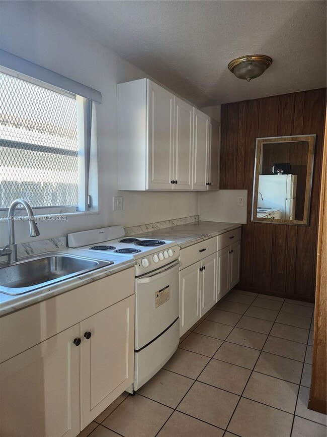 Building Photo - 1817 Funston St