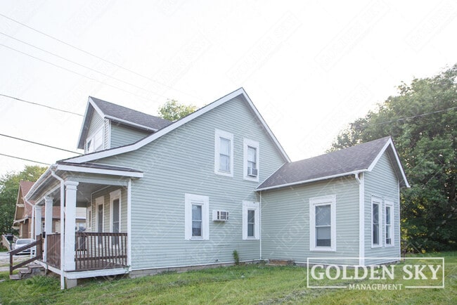 Building Photo - 312 S Gharkey St