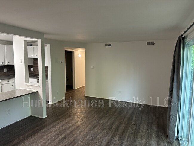 Foto del edificio - 3164 Central Ave