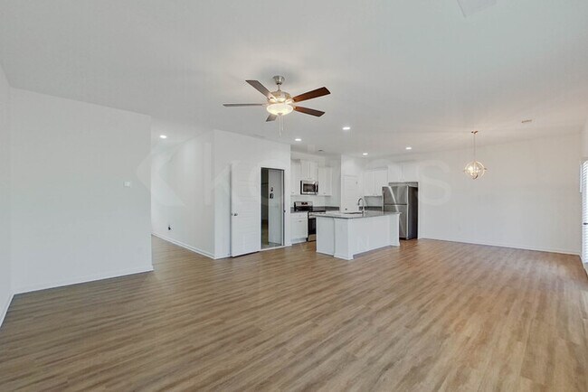 Building Photo - 111 English Oak Ln