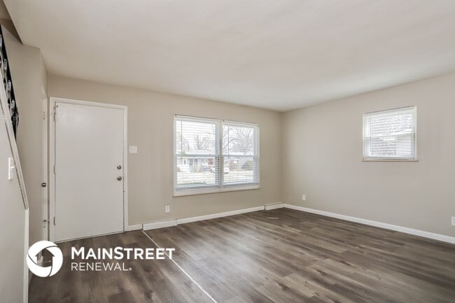 Building Photo - 800 Tyson Dr