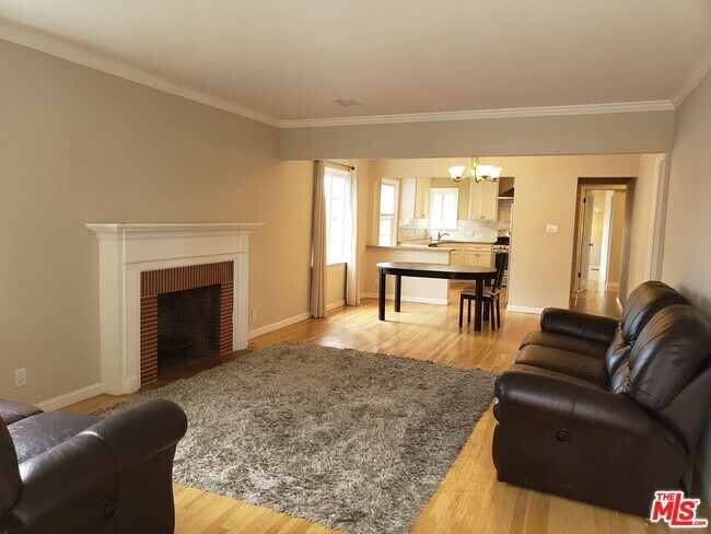 Foto del edificio - 1729 S Carmelina Ave