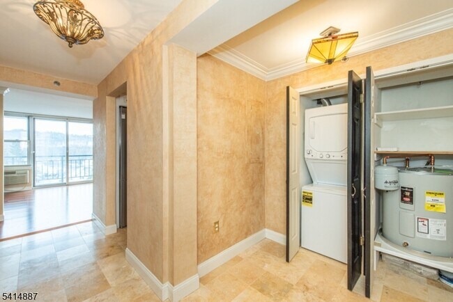 Foto del edificio - 300 Main St