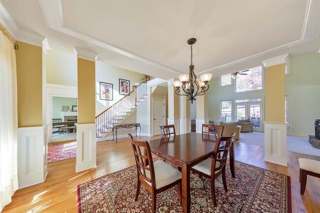 Foto del edificio - 5024 Glen Forrest Dr