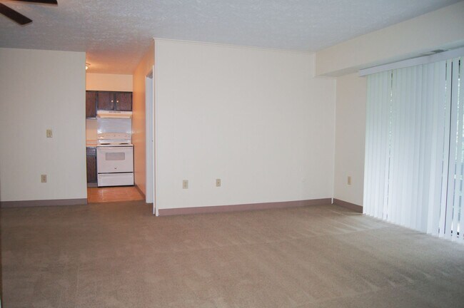 Building Photo - 700 Lee Dr