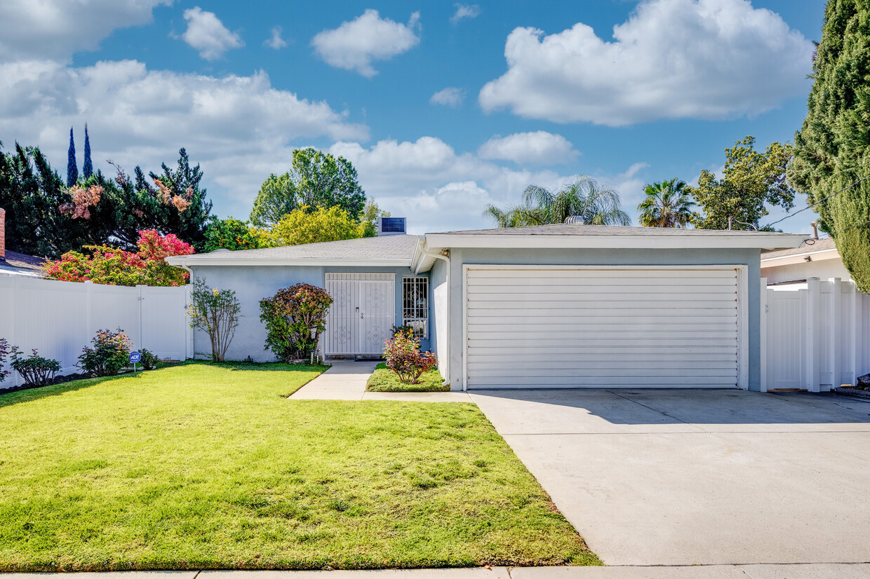 Foto principal - 16610 Hart St