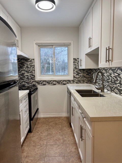 Building Photo - Westmount Townhome!   3 Bedroom * Finished Bsmt  * Patio Fenced * AVAIL NOW