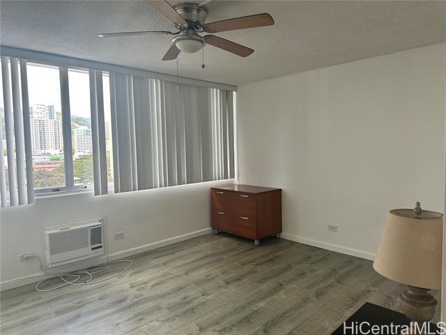 Foto del edificio - 1560 Kanunu St