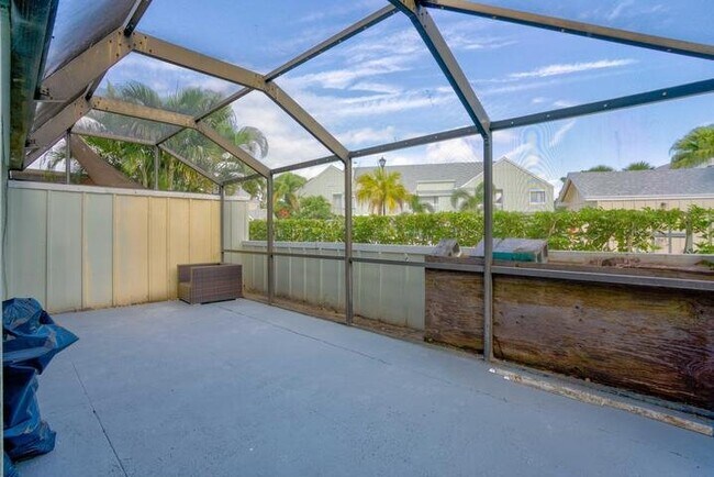 Foto del edificio - 6391 Riverwalk Ln