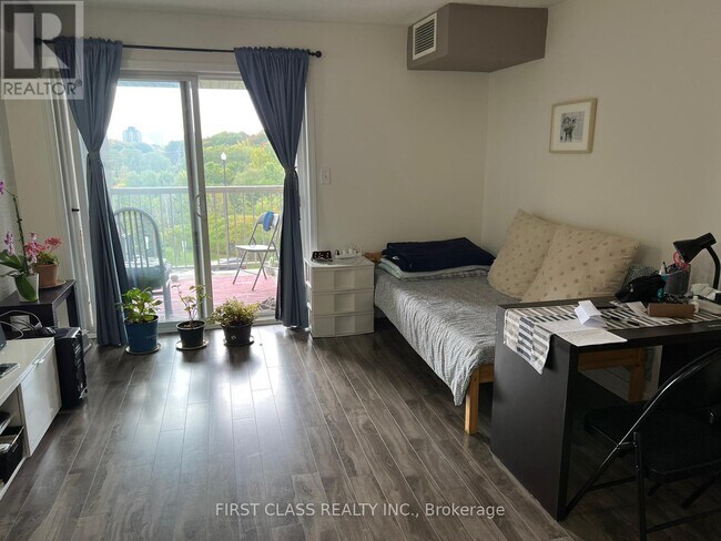 Photo du bâtiment - 684 Warden Ave.