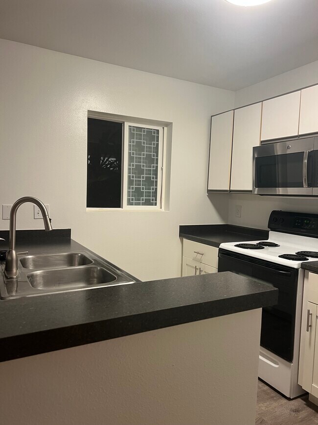 Kitchen. - 7 Koiula Ln