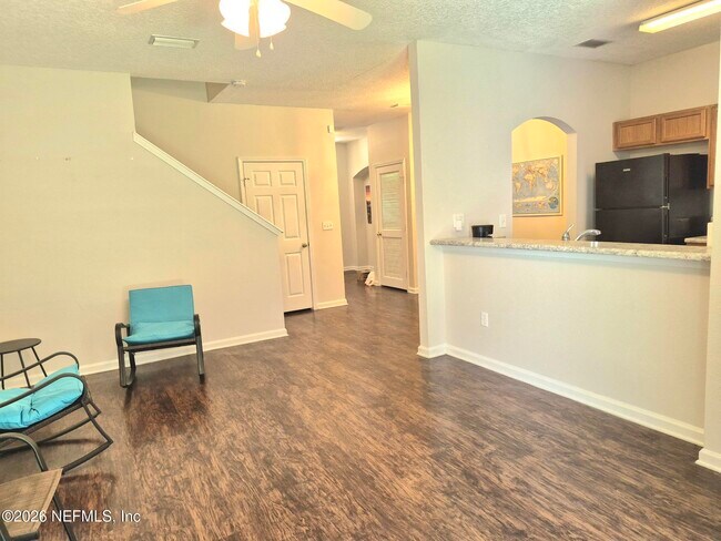 Foto del edificio - 5260 Collins Rd