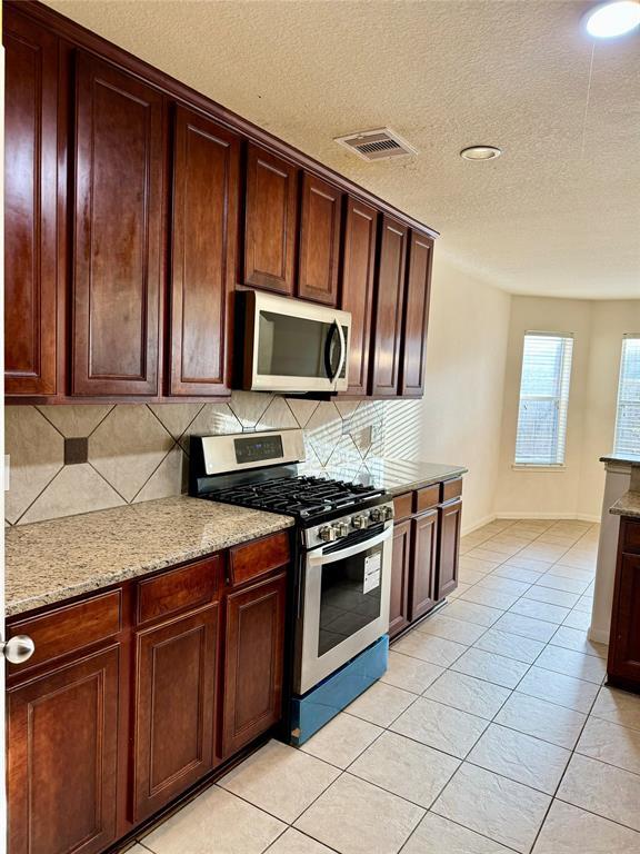 Foto del edificio - 6810 Shoreview Ct