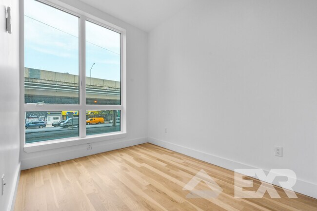 Foto del edificio - 511 Meeker Ave