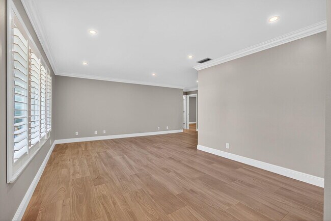 Foto del edificio - 905 Shore Dr