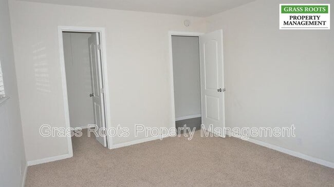Building Photo - 256 Racetrack St