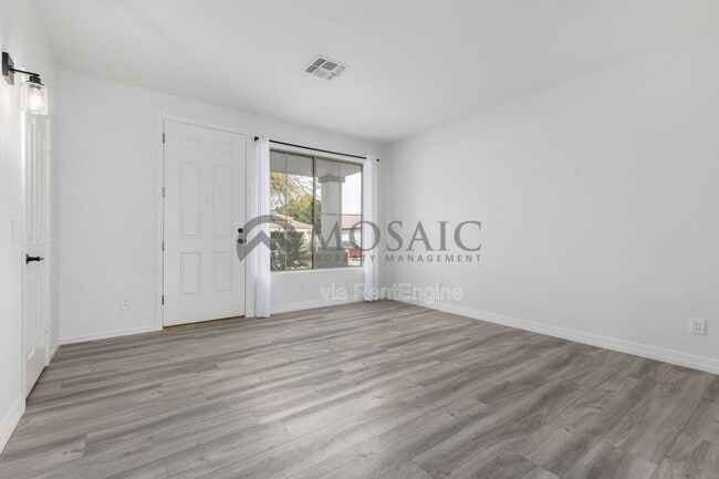 Building Photo - 4287 E Del Rio St