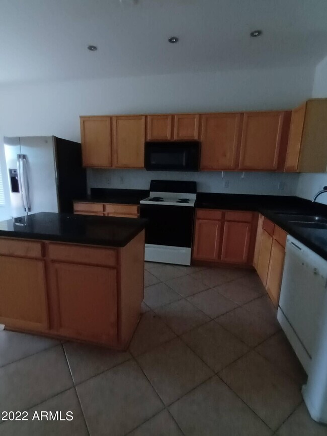 Foto del edificio - 14149 N Gil Balcome Ct