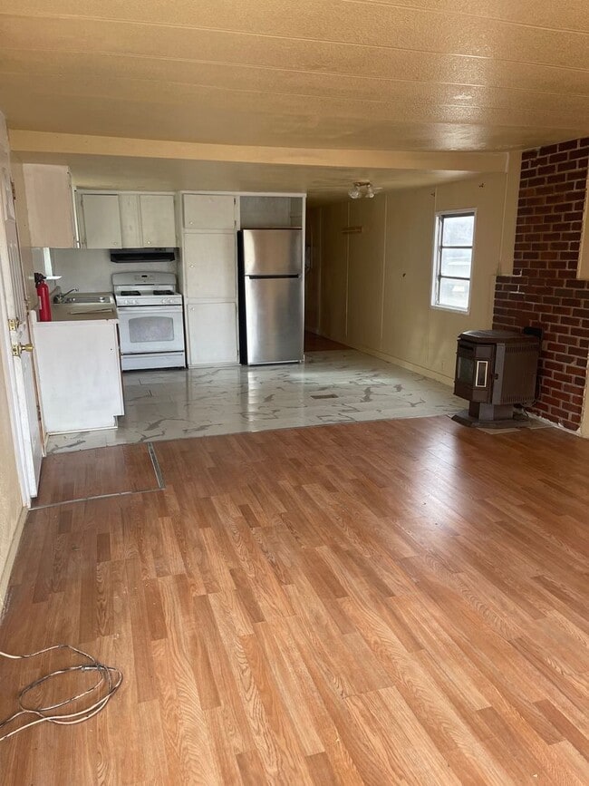 Building Photo - Singlewide trailer