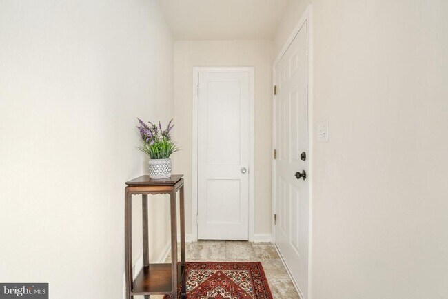 Foto del edificio - 611 Bunker Hill St