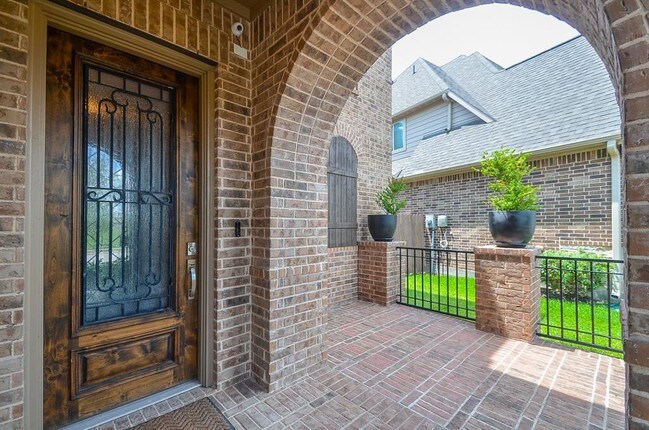 Building Photo - 13212 Stoneleigh Terrace Dr