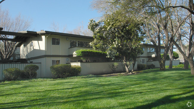 Building Photo - The Laurelwood