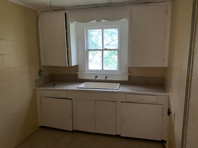 Building Photo - 446 N Eugene St