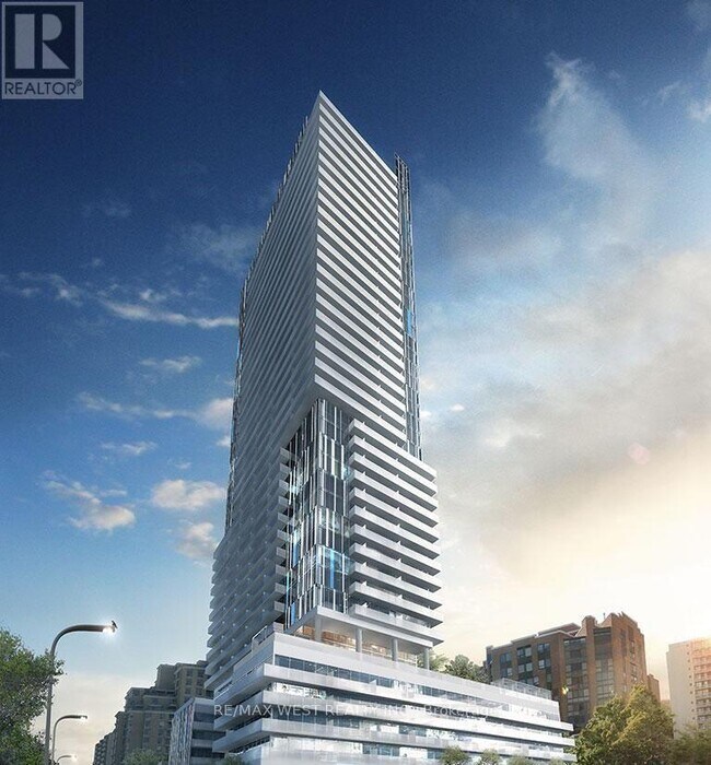Building Photo - 161 Roehampton Ave