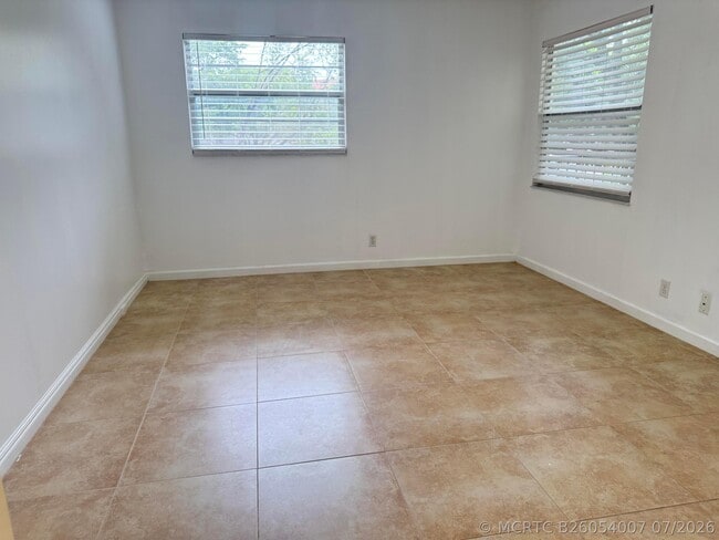 Foto del edificio - 1200 SW 124th Terrace