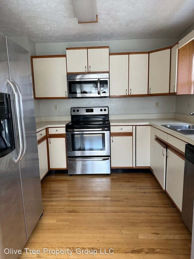 Building Photo - 3 br, 3.5 bath House - 323 Tudor Drive