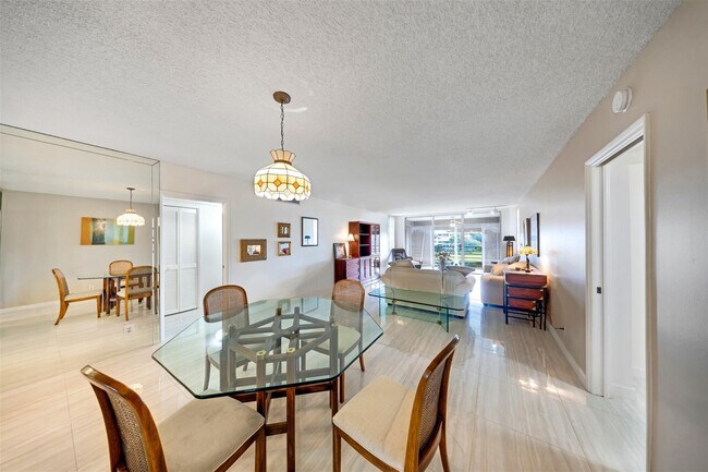 Foto del edificio - 800 Cypress Grove Dr