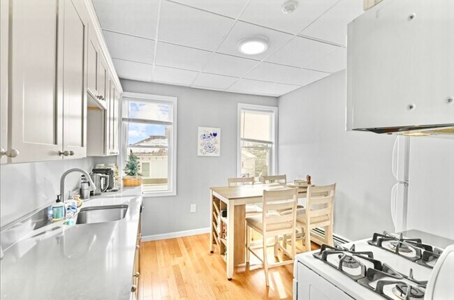 Building Photo - 154 Peirce St