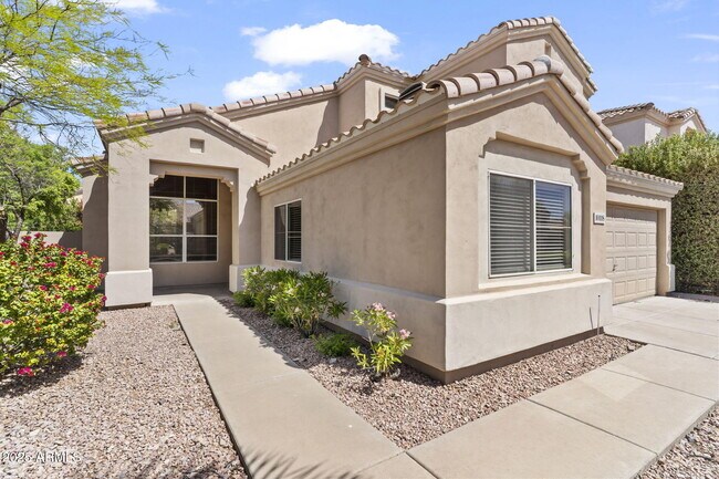 Building Photo - 10118 E Meadow Hill Dr