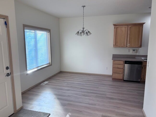 Foto del edificio - East Vancouver 3 bedrooms!