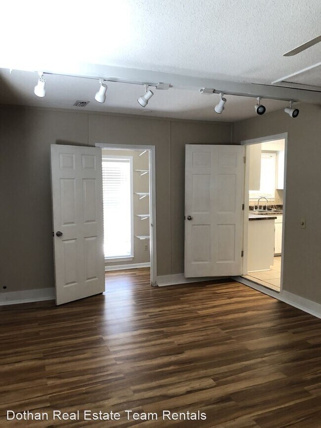 Building Photo - 4 br, 2 bath House - 114 Burlington Court