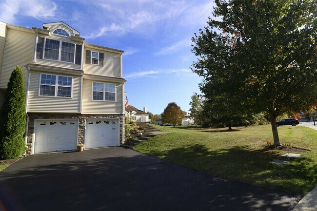 Building Photo - 4802 Ridgecrest Dr