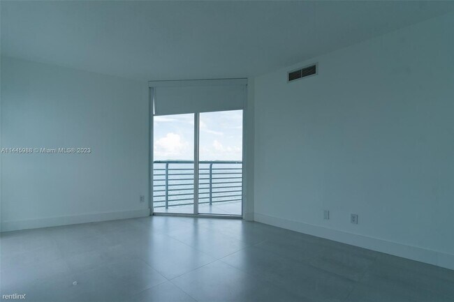 Building Photo - 2 br, 2 bath Condo - 335 S Biscayne Blvd A...