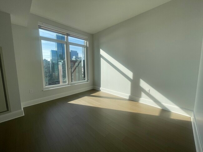 Building Photo - 401 E Illinois St