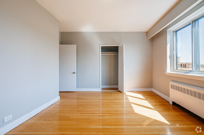 2BD 1BA 1072SF Main Bedroom - 6955 Fielding Avenue